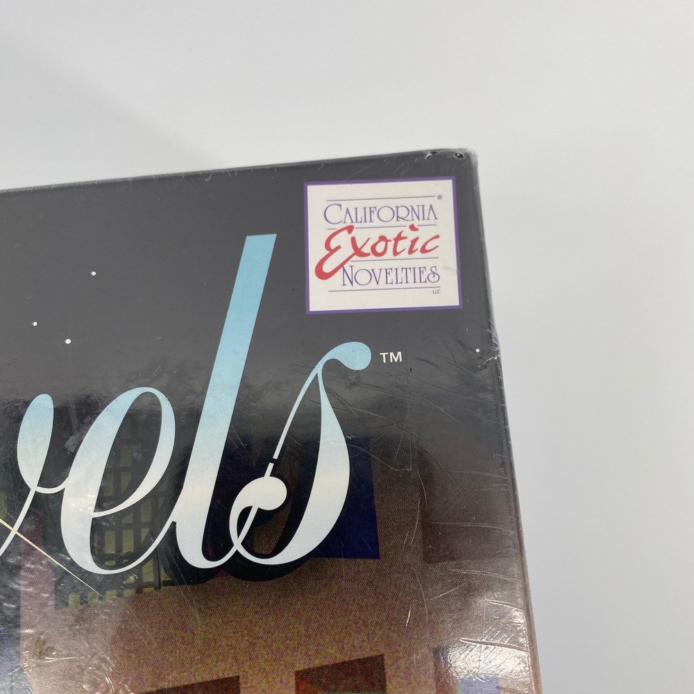 Family Jewels The Sexy Who Where What and Which Mystery Board Game New Sealed - Picture 6 of 6